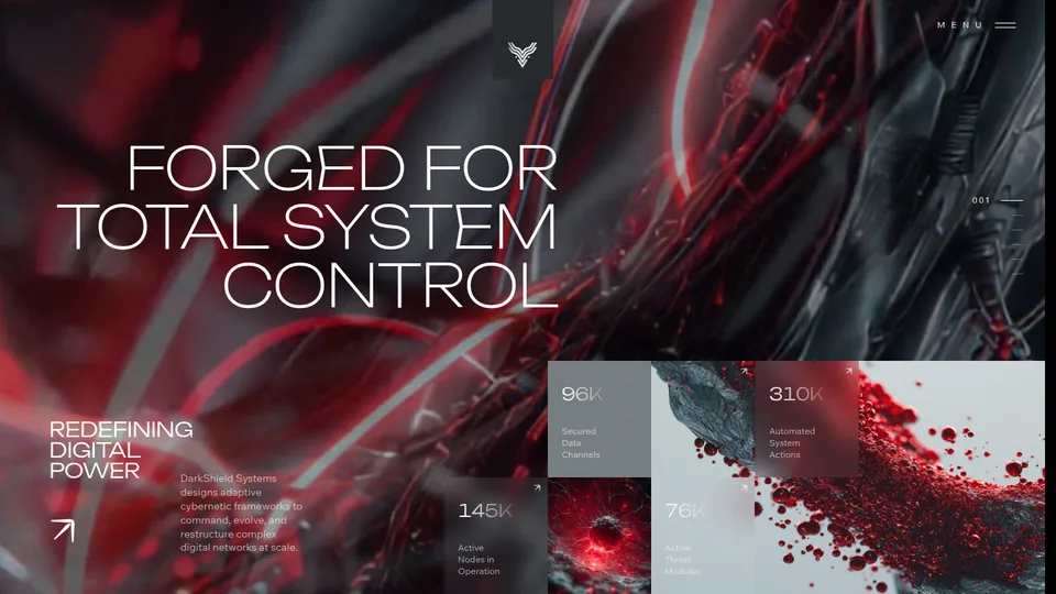Captura de la demo darkshieldsystems: Ciberseguridad oscura: un film biomecanico en bucle detras del titular, el hero se queda clavado y se separa en cuatro planos mientras las secciones de acero suben por encima. Cifras que cuentan, acordeon con foto que sigue al puntero, catalogo filtrable, marquesina guiada por el scroll, rail de protocolo y formulario que valida.