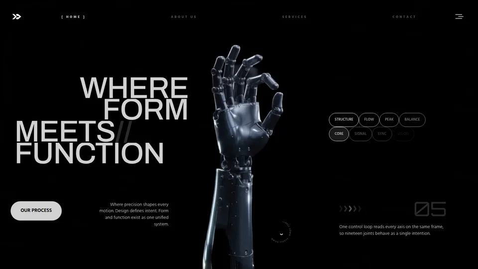 Captura de la demo exoform: Protesis roboticas sobre negro: una mano robotica abre y cierra los dedos en un video clavado a la pantalla y toda la pagina pasa por delante sin taparla. Titular que sube linea a linea, botones que mueven un contador tecnico, sistema, modulos, proceso con rail que se llena y cifras.